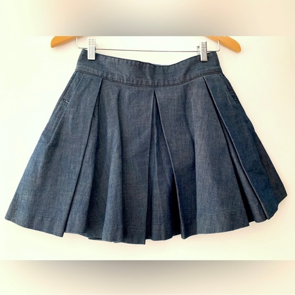 H&M Dresses & Skirts - ❗️CLEAROUT❗️LIKE-NEW! H&M pleated dark-wash JEAN SKIRT Size XS (fit)